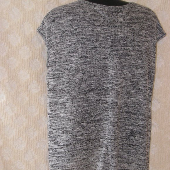 Old Navy Women's Grey ~ Gray Knit Sleeveless Sweater ~ Vest Small - Picture 2 of 7